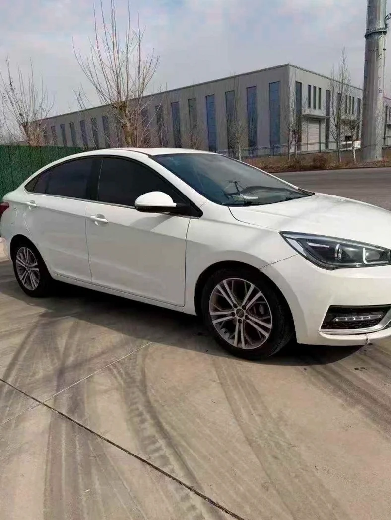 奇瑞艾瑞泽 正面外观三