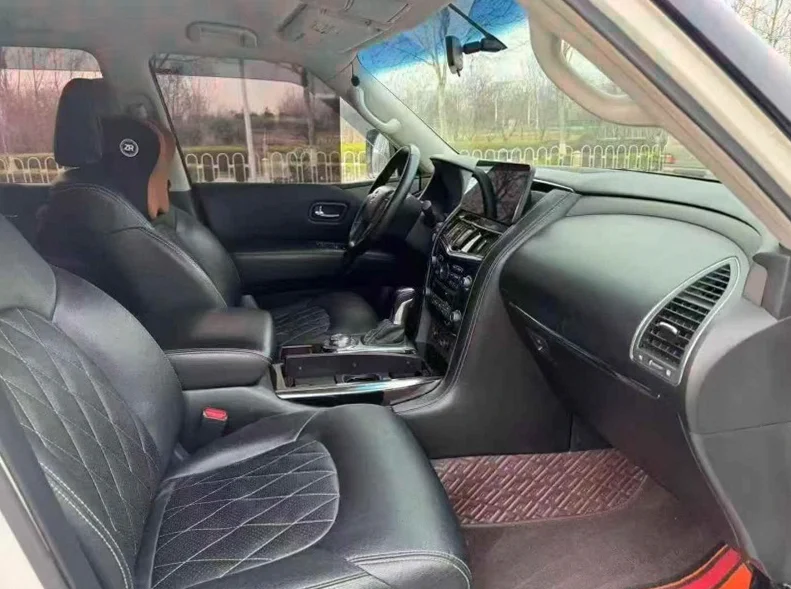 日产途乐 内饰后排