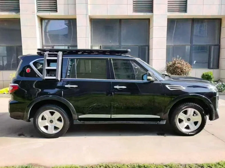 日产途乐 驾驶室