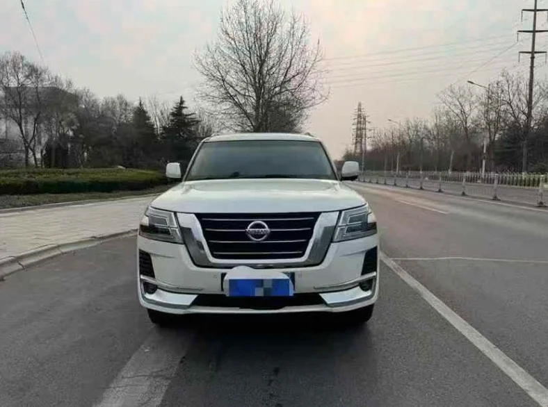 淄博2017年日产途乐全款带大本 正面外观一