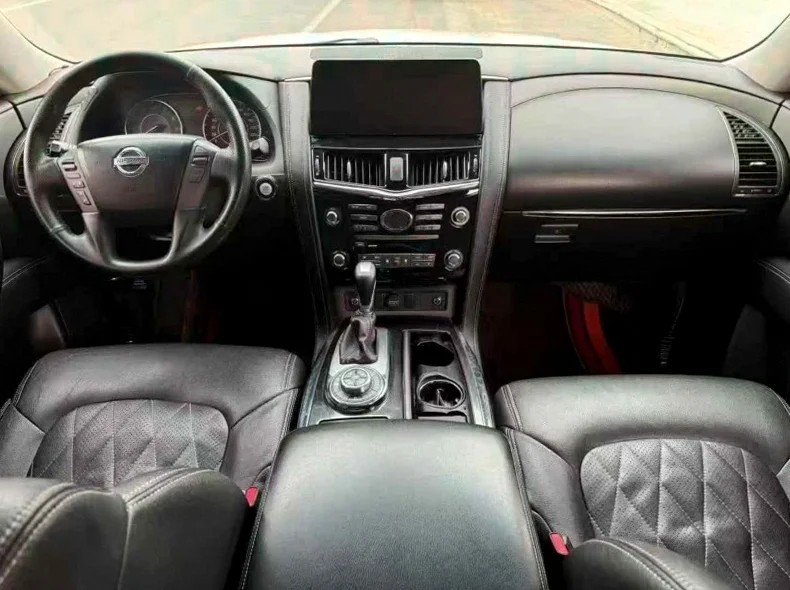 日产途乐 内饰前排