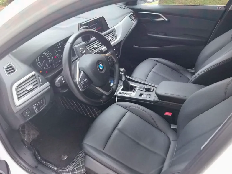 宝马1系 后面外观一