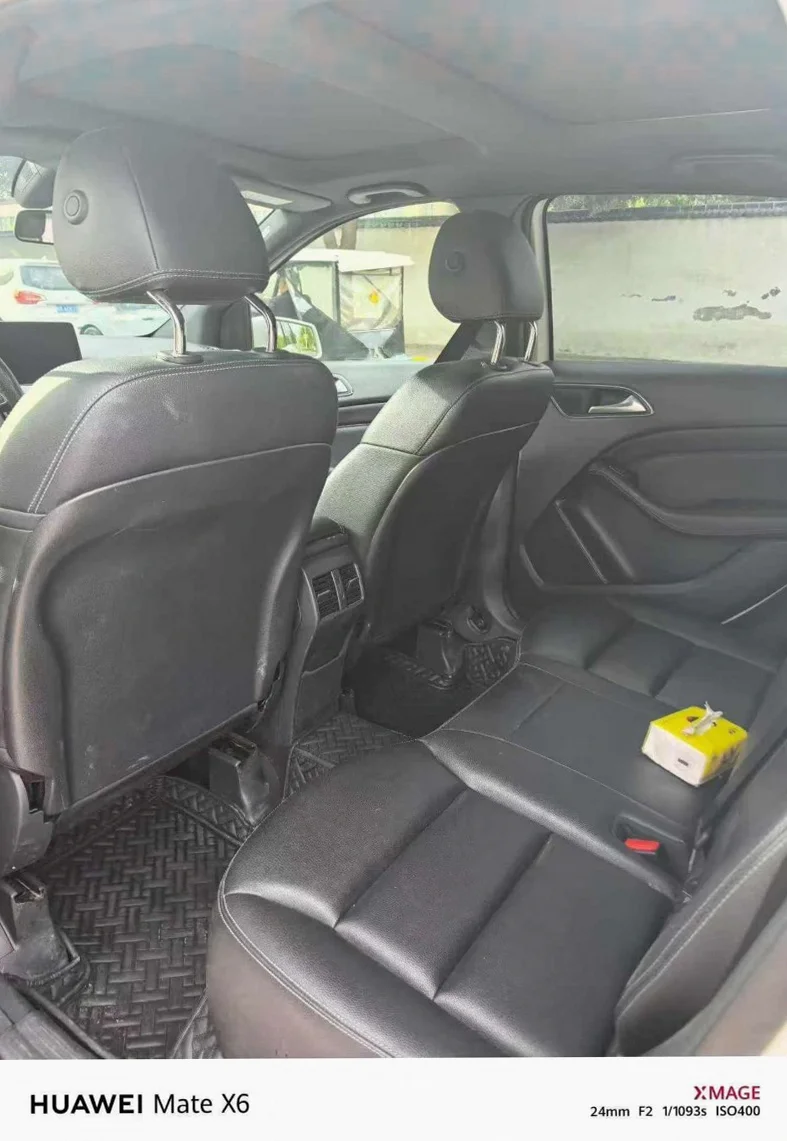 奔驰B 后面外观三