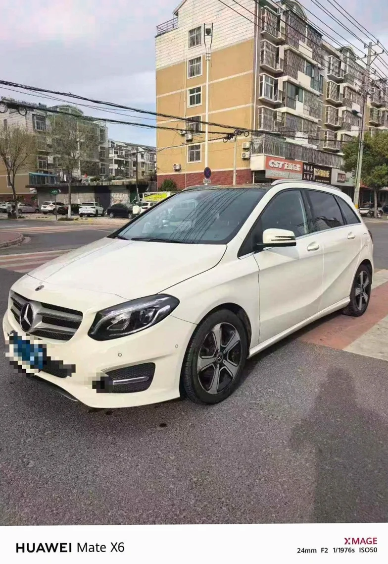 奔驰B 正面外观二