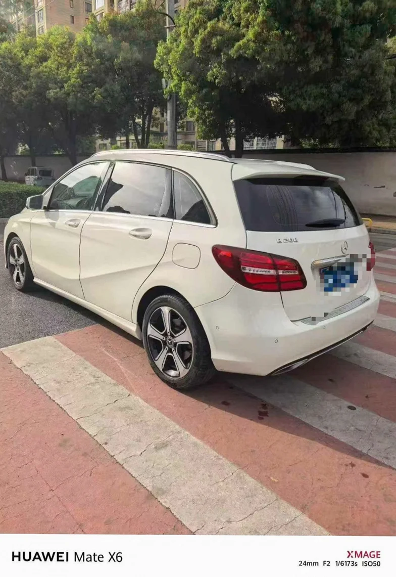 奔驰B 内饰后排