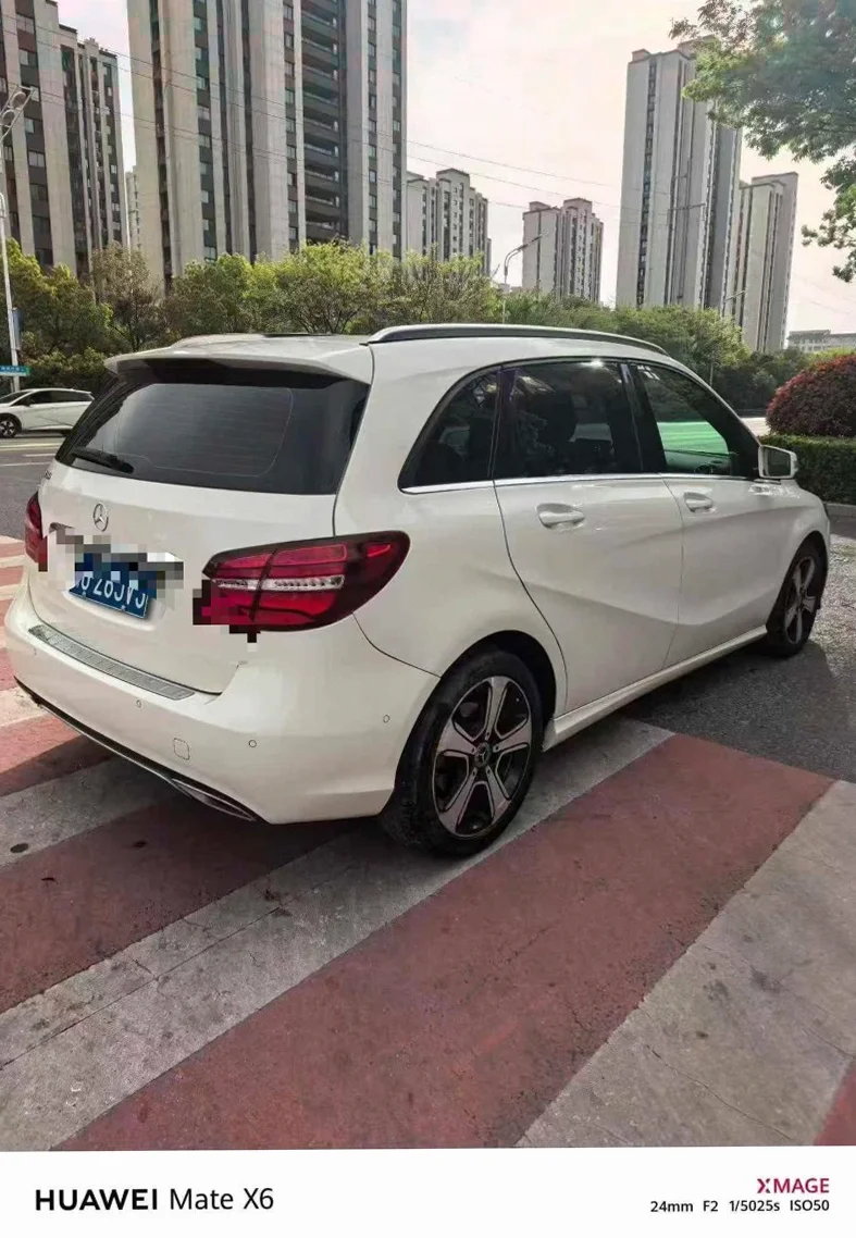 奔驰B 内饰前排