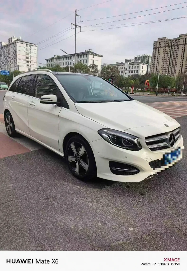 奔驰B 正面外观三