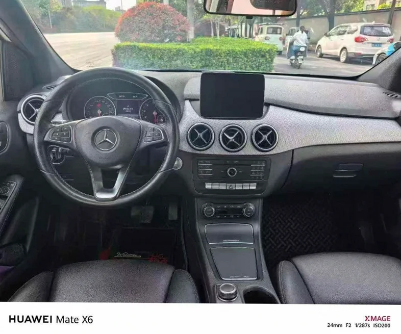 奔驰B 后面外观二