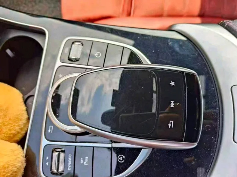 奔驰C 内饰前排