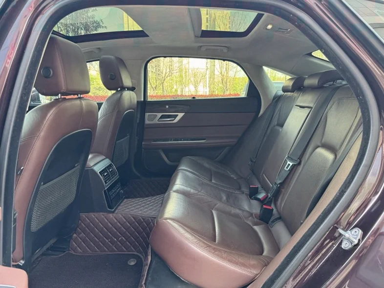 捷豹XFL 内饰前排