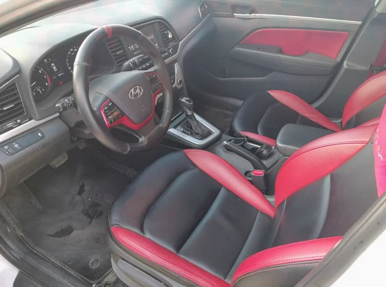 现代领动 后面外观一