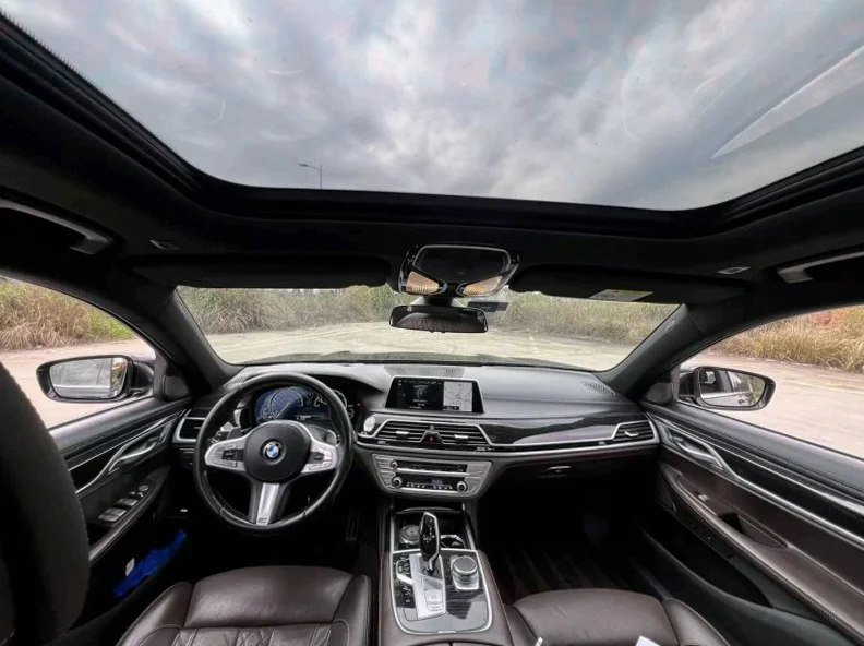 宝马7系 后面外观二