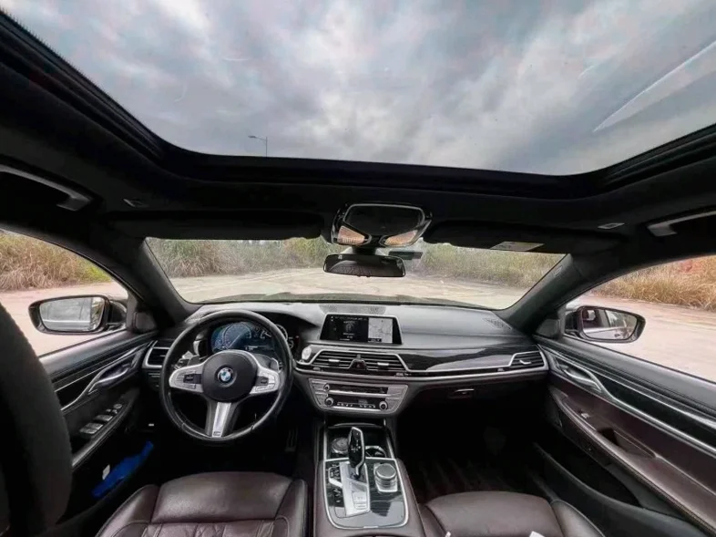 宝马7系 后面外观三