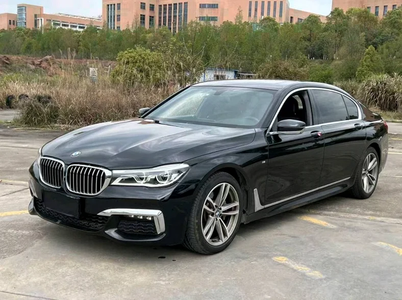 宝马7系 正面外观三