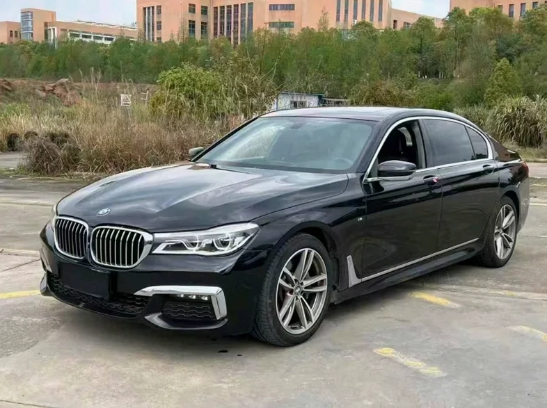 宝马7系 正面外观三