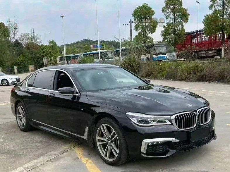 宝马7系 正面外观二