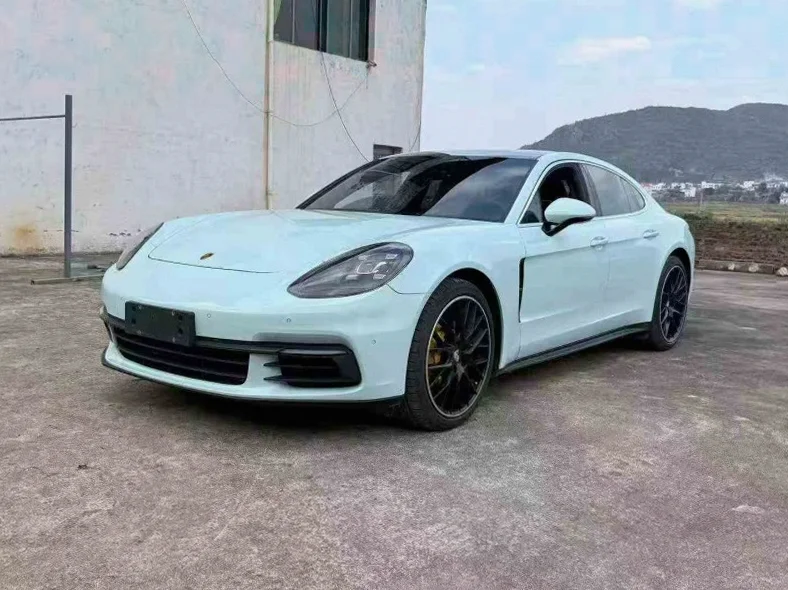 保时捷帕拉梅拉 正面外观三