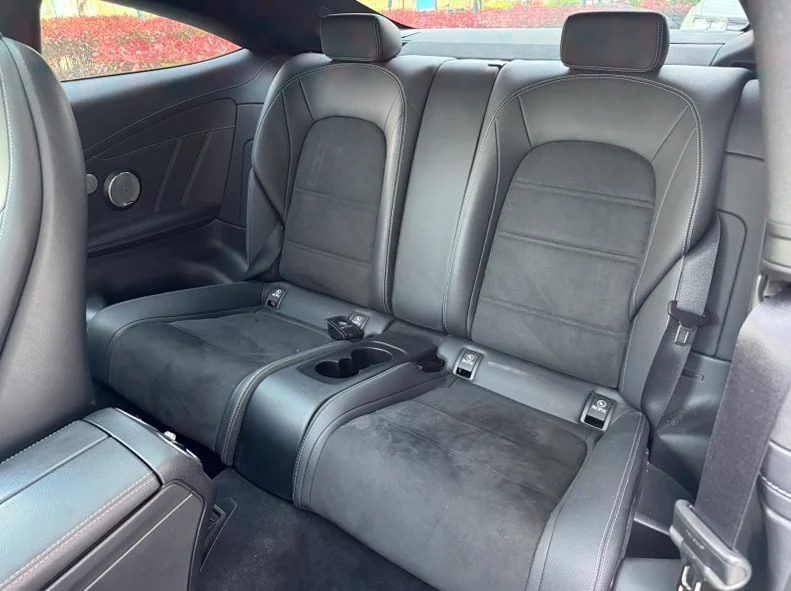 奔驰C 内饰前排