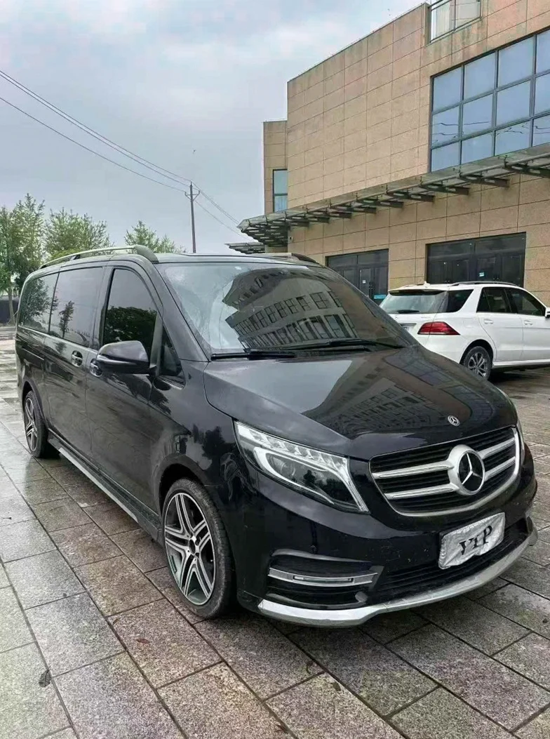 奔驰V 正面外观三