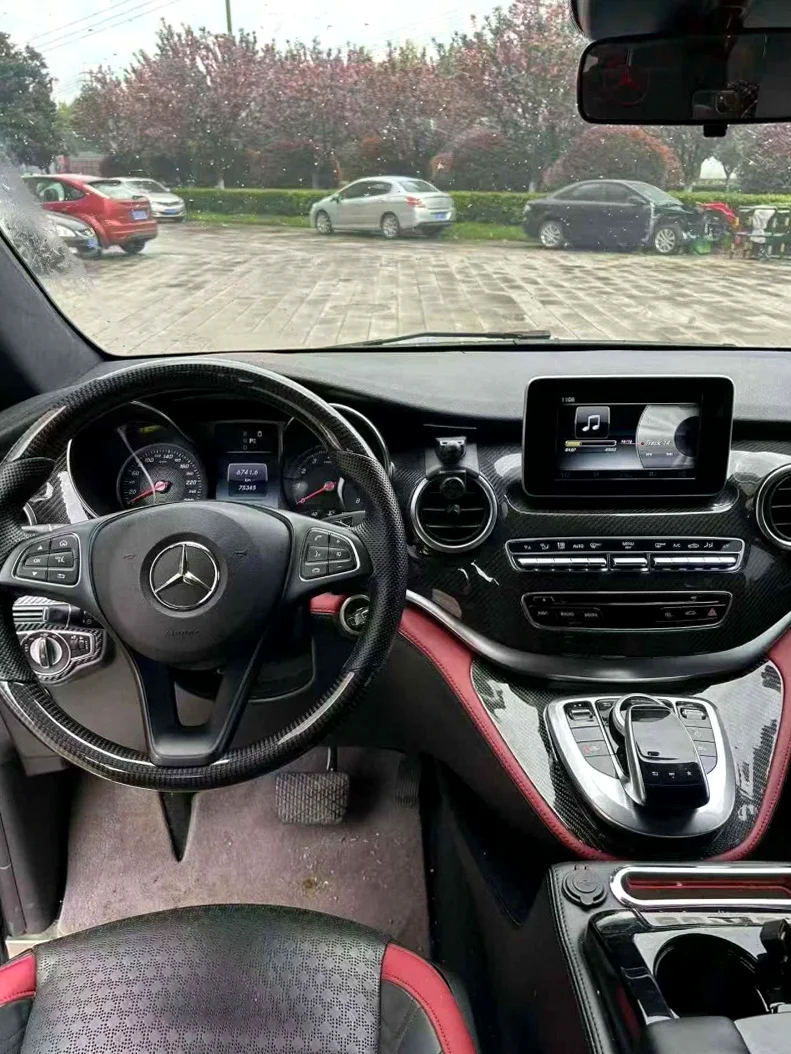 奔驰V 内饰前排