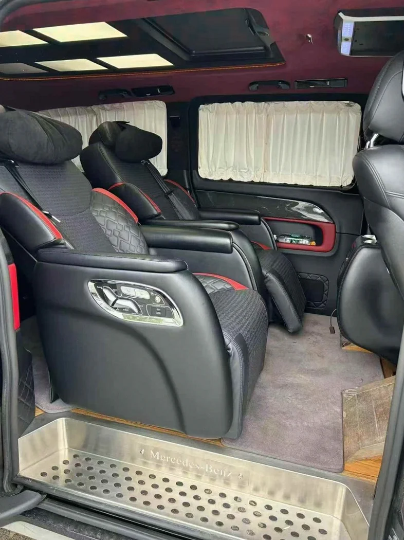 奔驰V 后面外观二