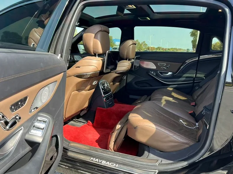 奔驰迈巴赫S级 正面外观三