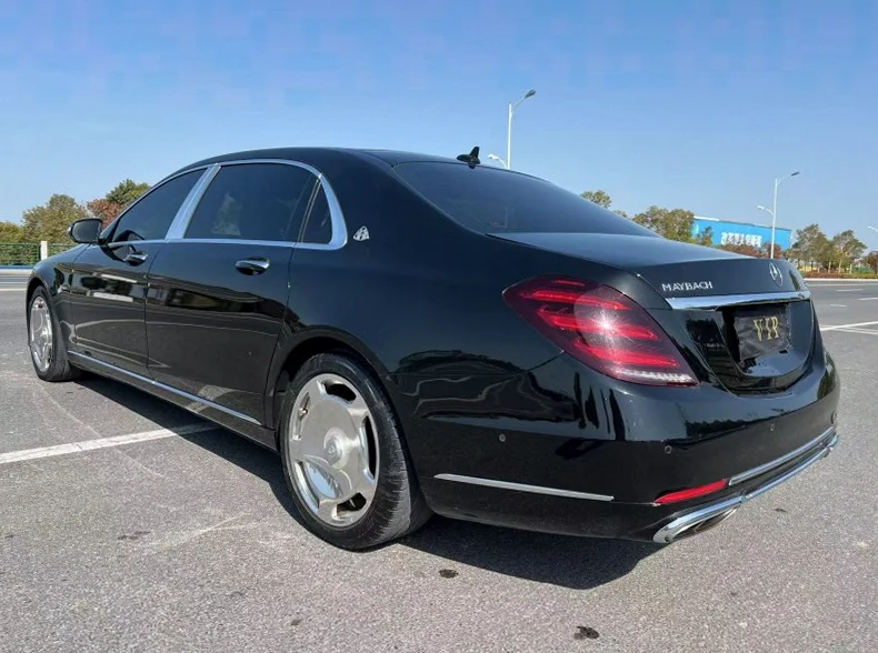 奔驰迈巴赫S级 内饰后排