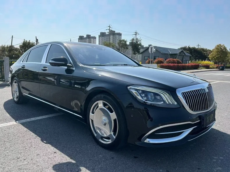 奔驰迈巴赫S级 正面外观二