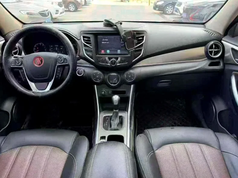 比亚迪宋 内饰前排