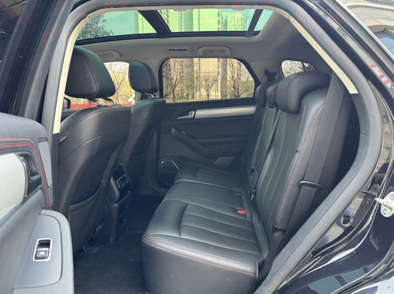 比亚迪唐 内饰前排