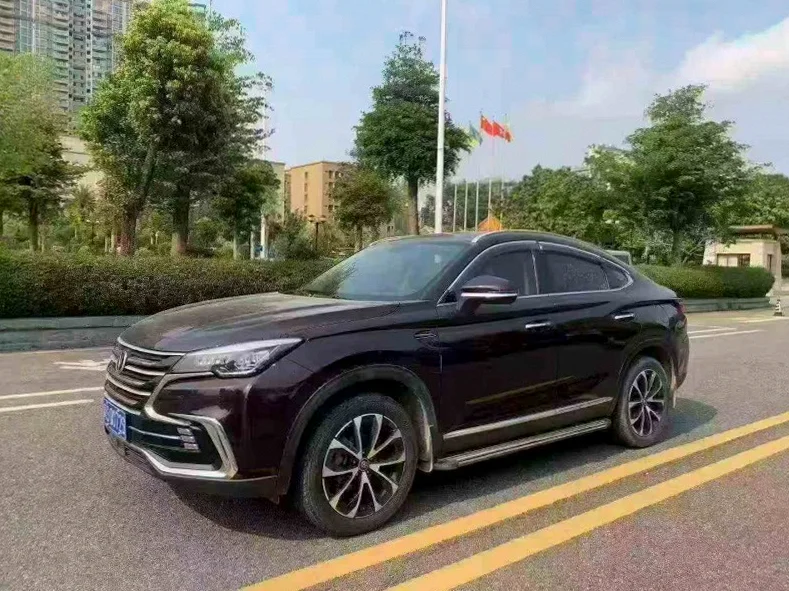 长安汽车CS85 正面外观三