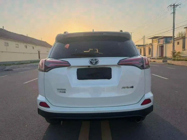 丰田RAV4荣放 内饰后排