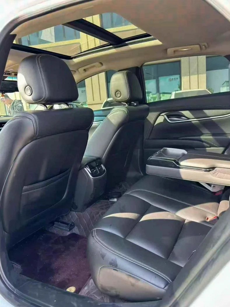 凯迪拉克XTS 后面外观一