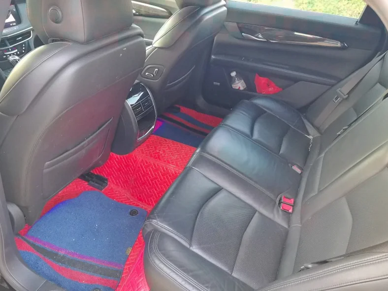 凯迪拉克CT6 内饰前排