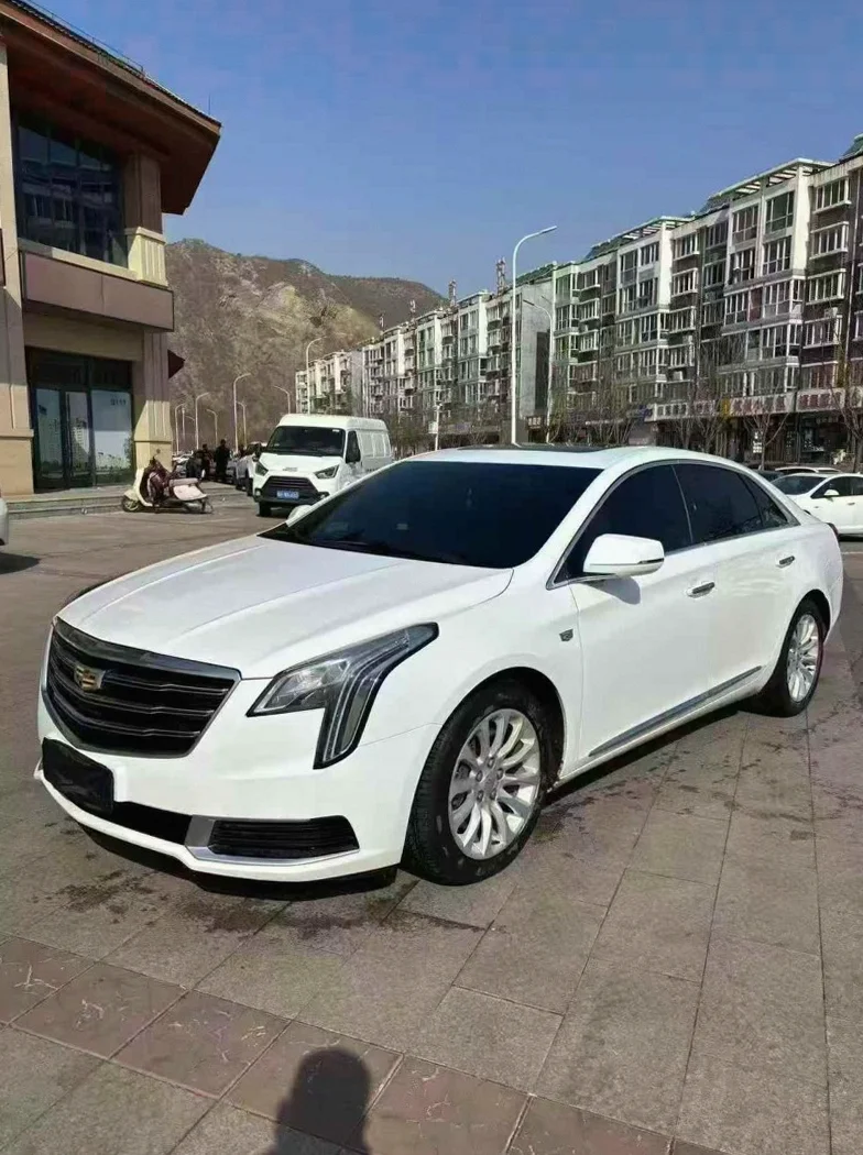 凯迪拉克XTS 正面外观三