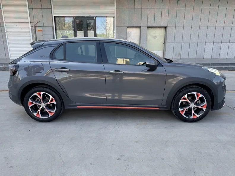 领克02 后面外观一