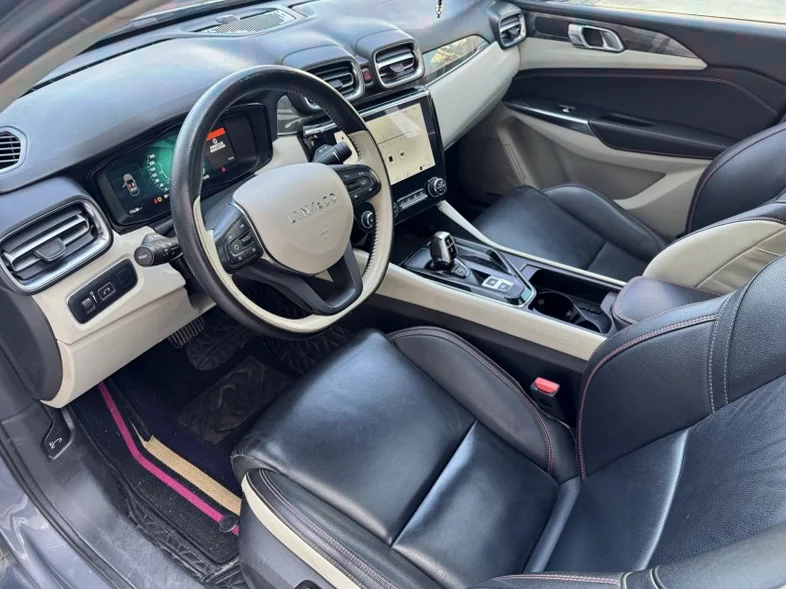 领克02 后面外观三