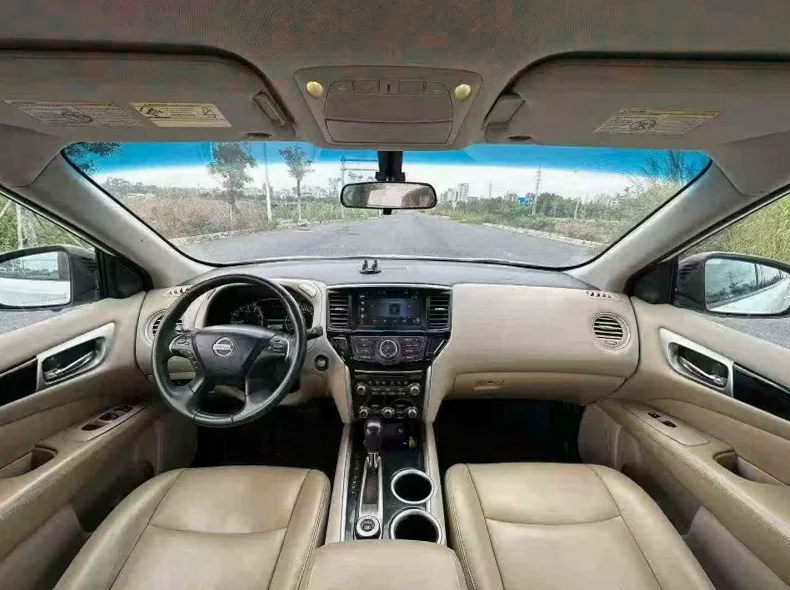 日产探路者 后面外观一