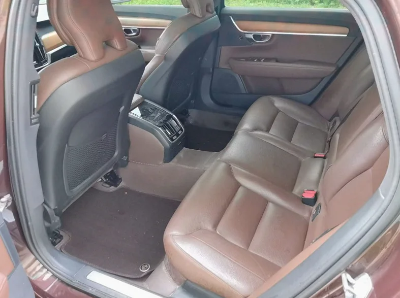 沃尔沃S90 内饰前排