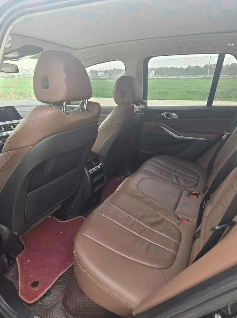 宝马X5 后面外观一