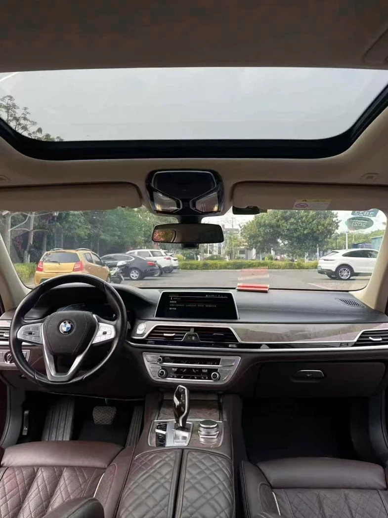 宝马7系 后面外观二