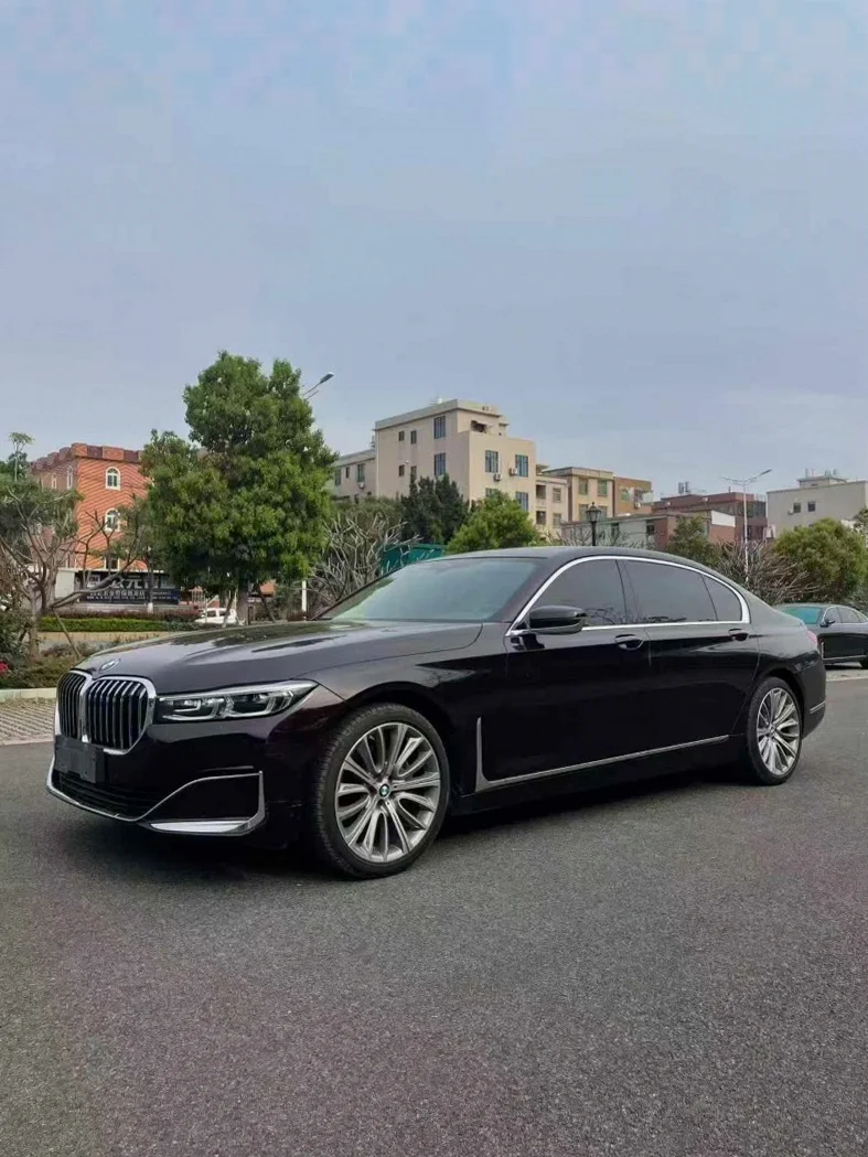 宝马7系 正面外观三