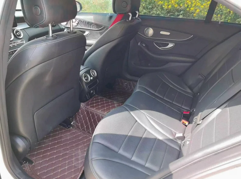 奔驰C 内饰前排