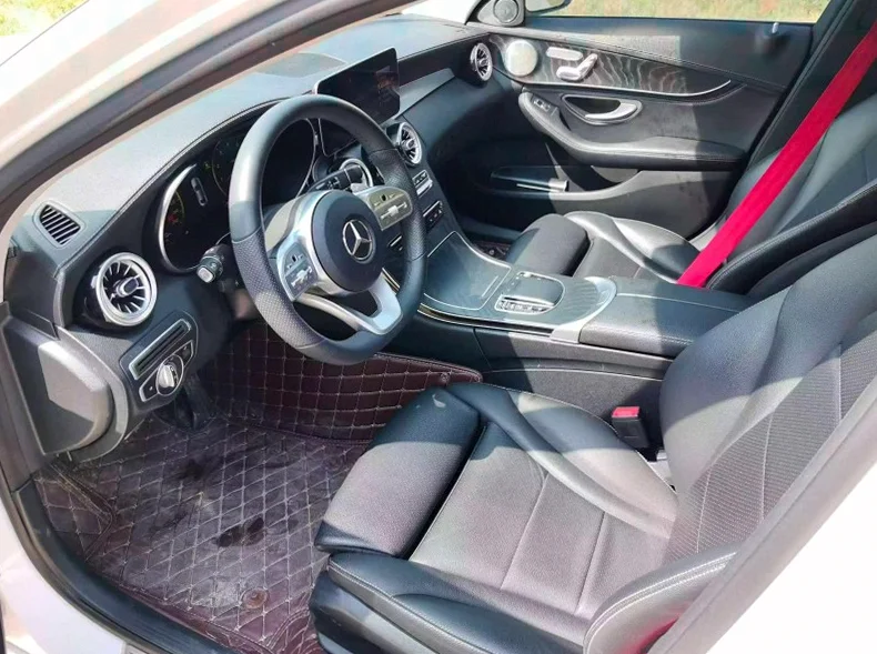 奔驰C 后面外观一