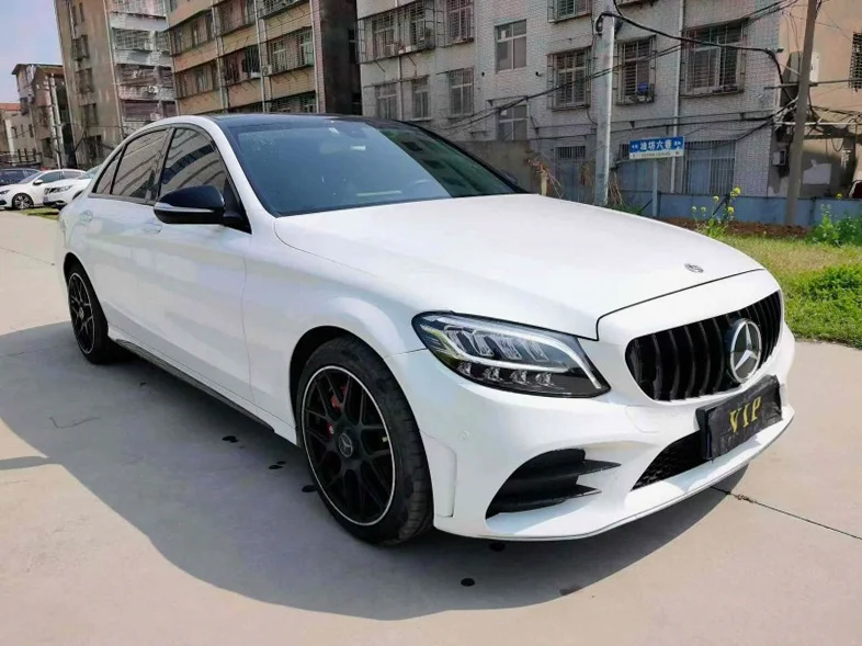 奔驰C 正面外观二