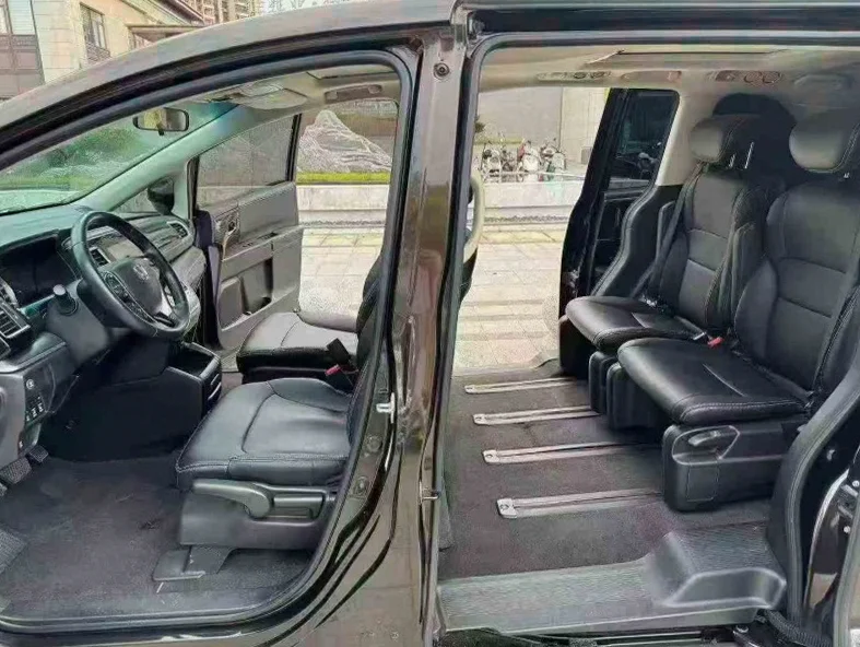 本田艾力绅 后面外观一