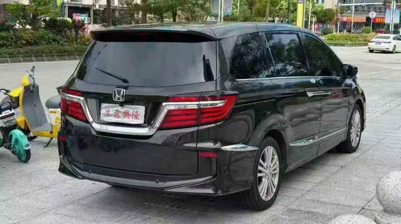 本田艾力绅 内饰后排