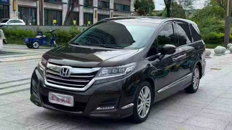 本田艾力绅 正面外观三