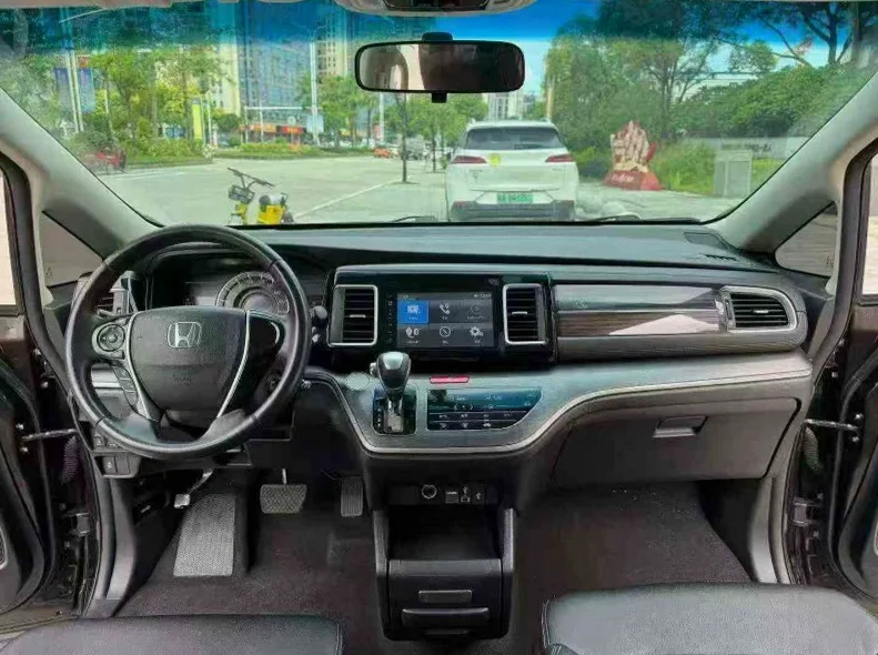 本田艾力绅 后面外观二