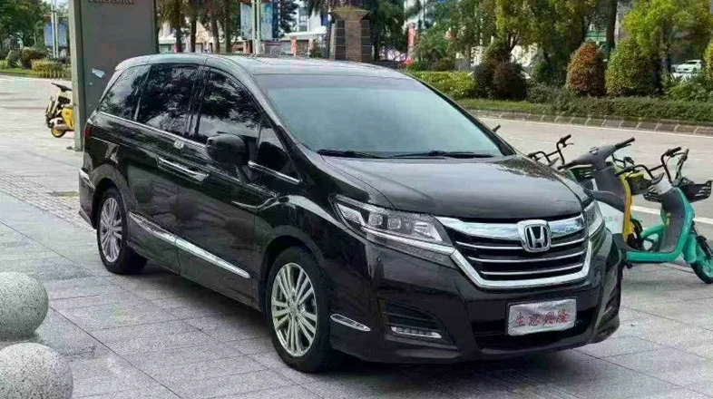 本田艾力绅 正面外观二